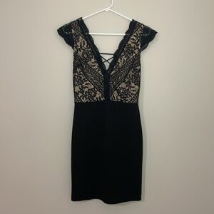 Lulu’s Women’s Black and Nude Lace and Lace-Up Back Formal Dress